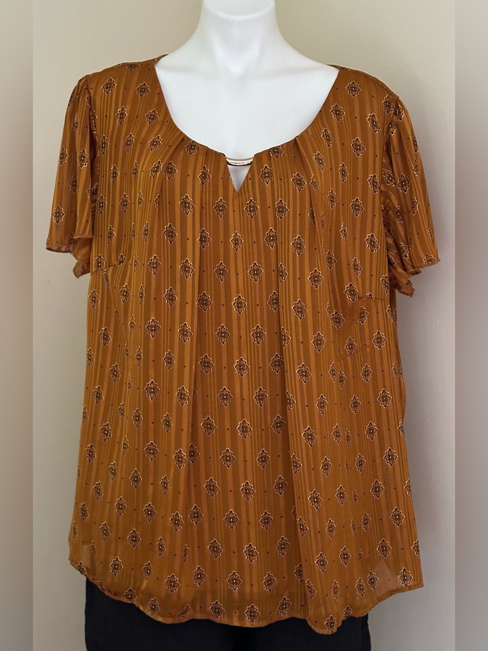 SARA MICHELLE Satin Rusty Mustard Printed Short Flutter Sleeve Keyhole Top Sz 3X